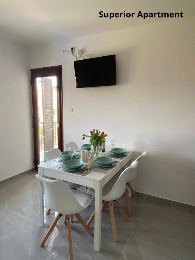 Apartments Zivko Малинска Екстериор снимка