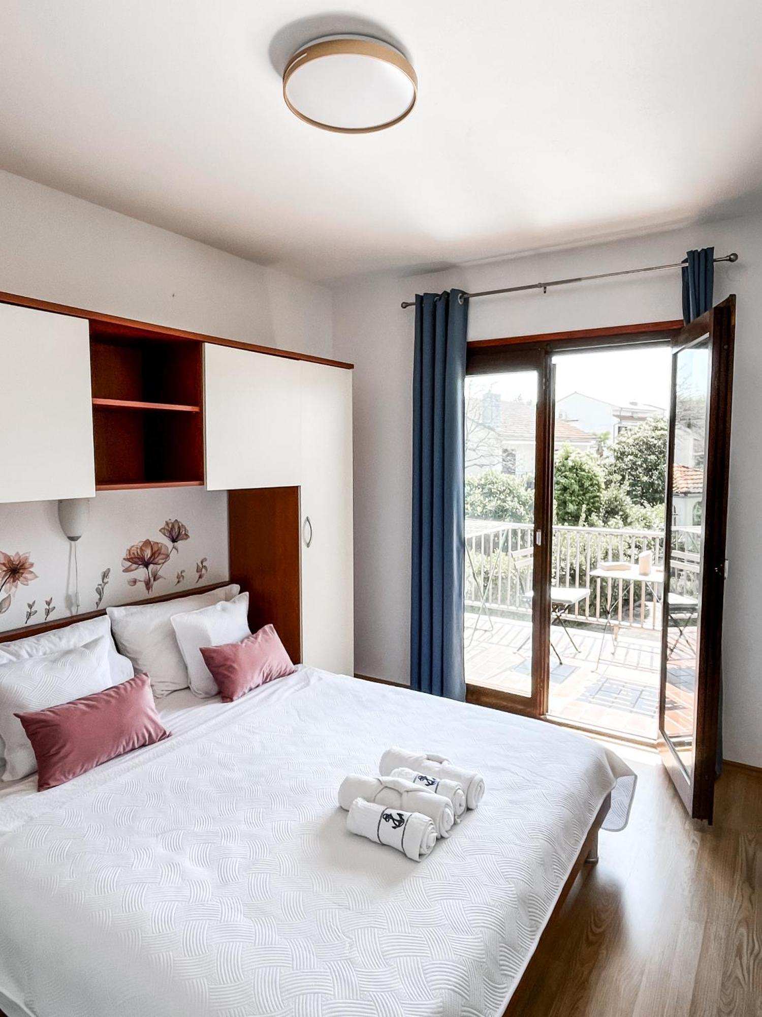 Apartments Zivko Малинска Екстериор снимка