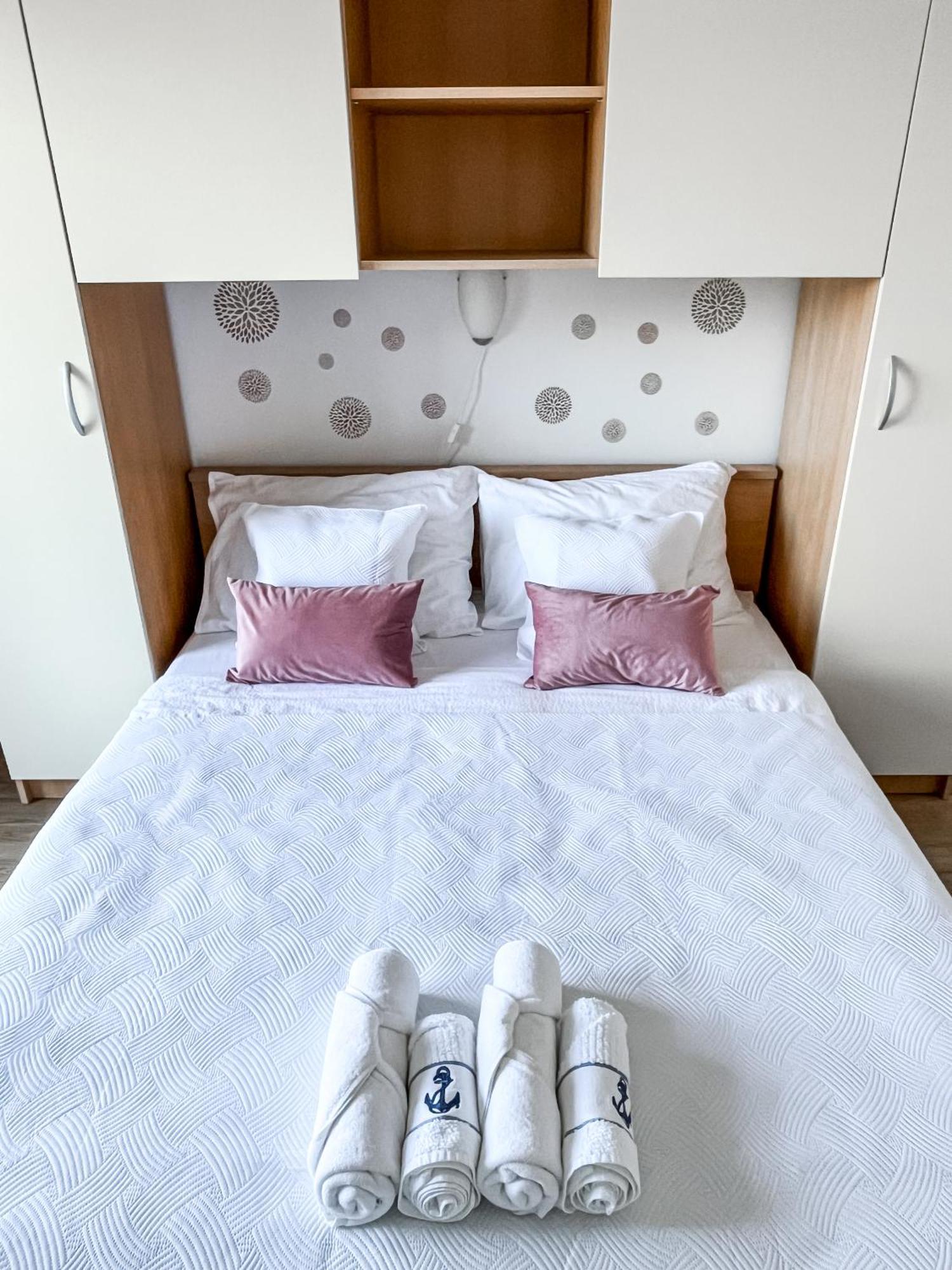 Apartments Zivko Малинска Екстериор снимка