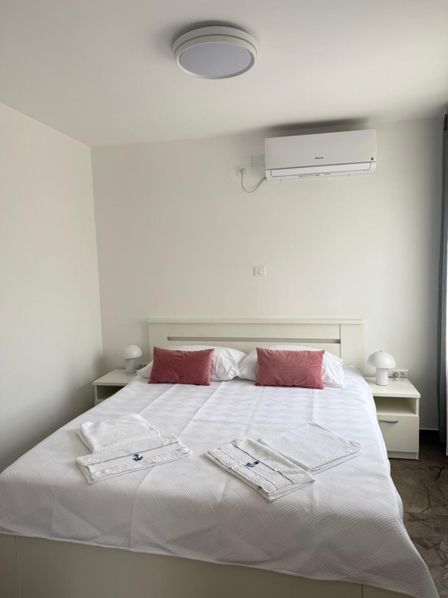 Apartments Zivko Малинска Екстериор снимка