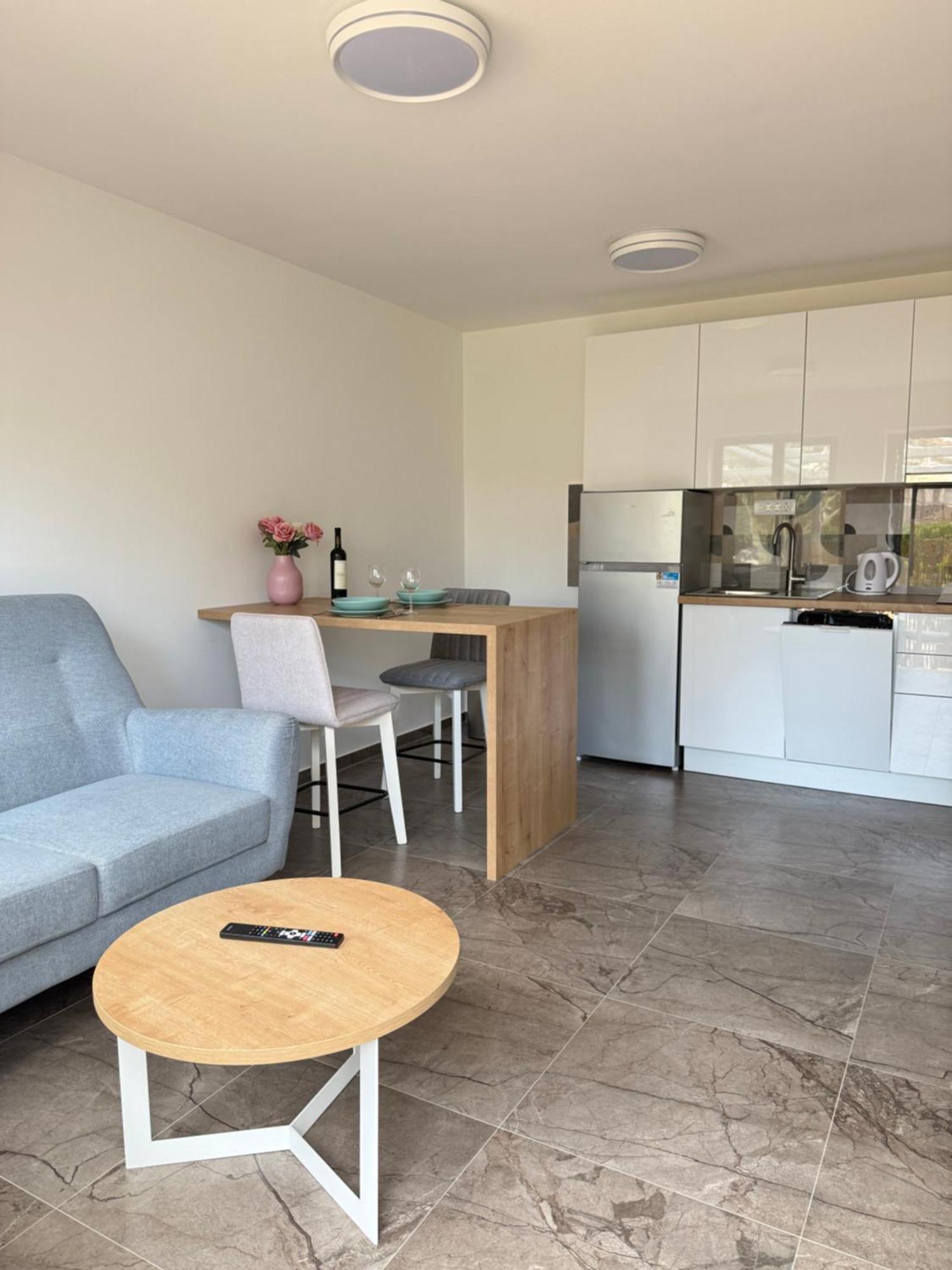 Apartments Zivko Малинска Екстериор снимка