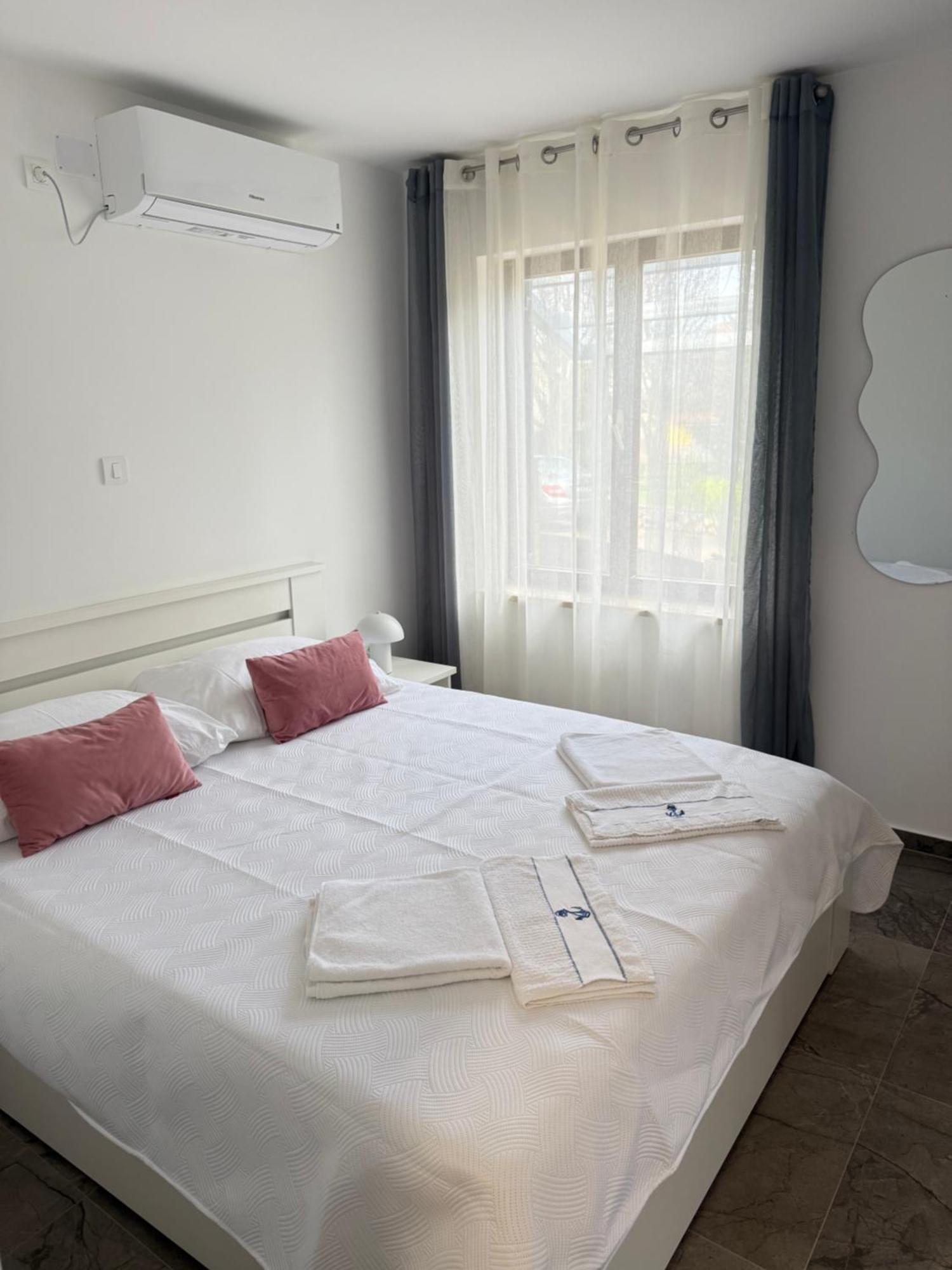 Apartments Zivko Малинска Екстериор снимка