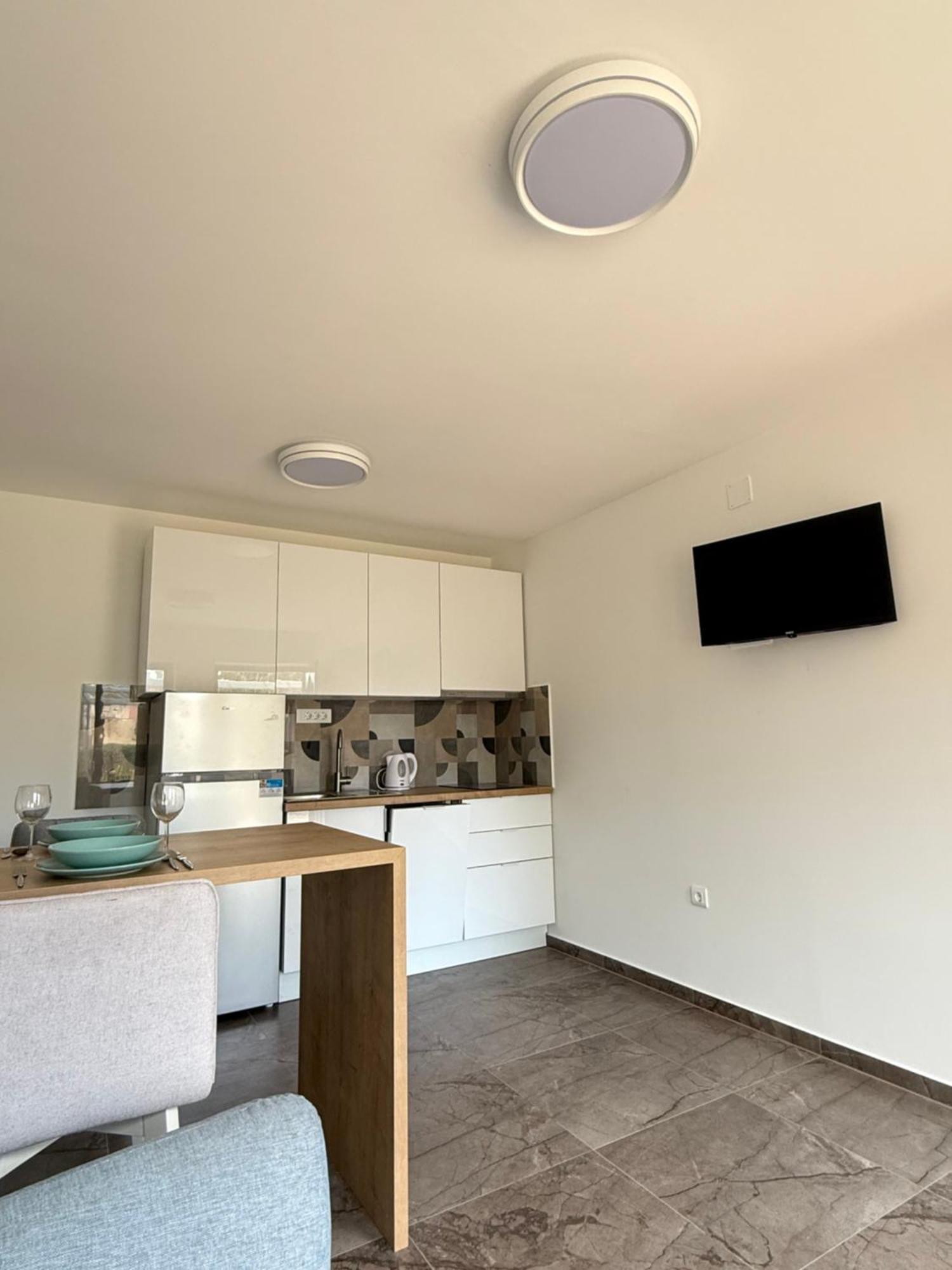 Apartments Zivko Малинска Екстериор снимка